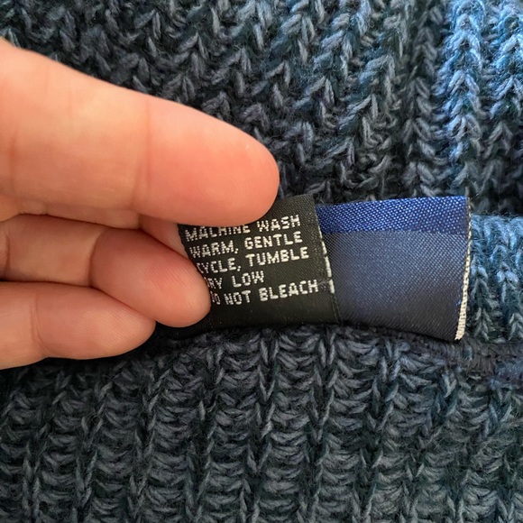 Men’s, Vintage, Medallion, Crew Neck, Sweater - Picture 6 of 6